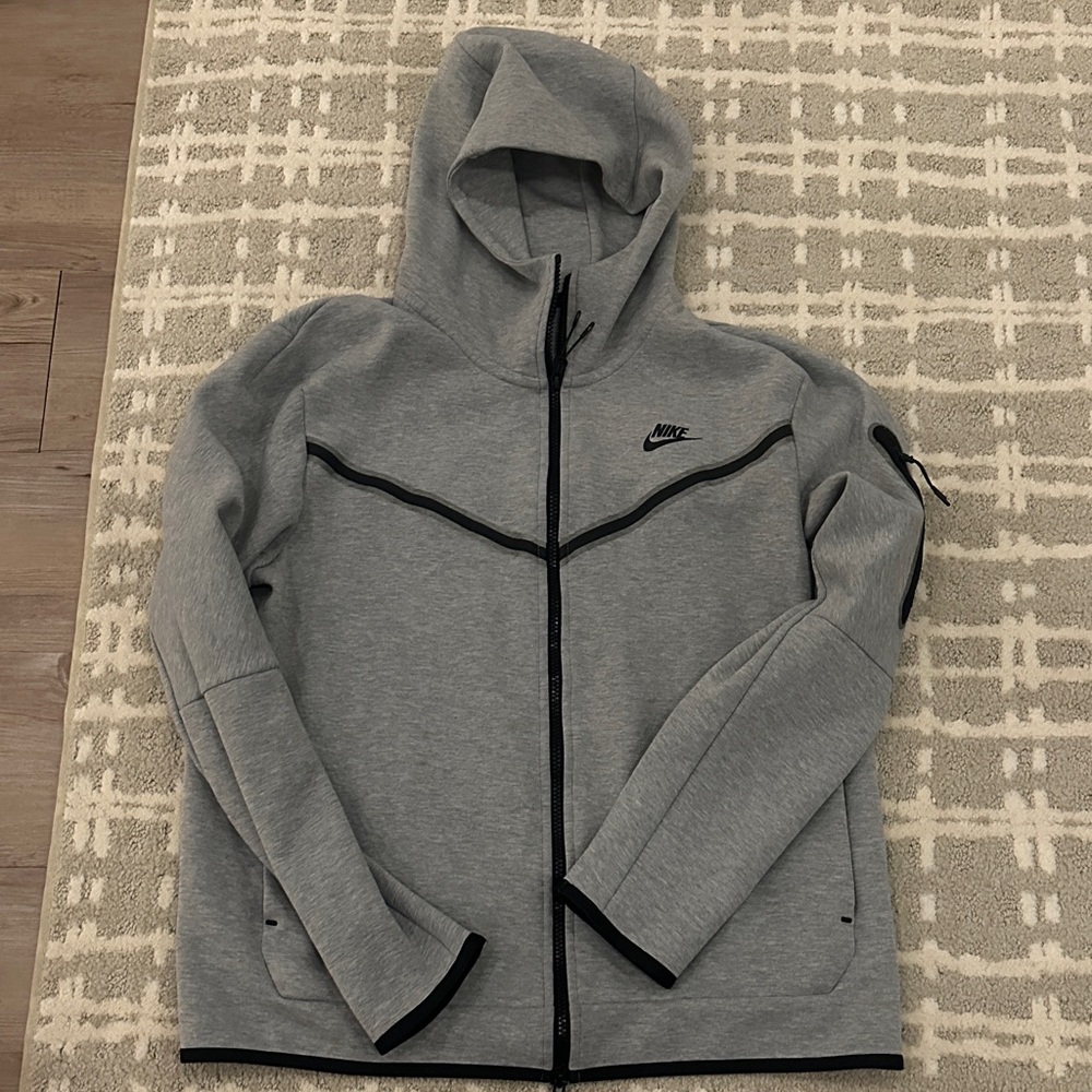 Nike Men's Performance Gray Zip-Up Jacket Nike tech